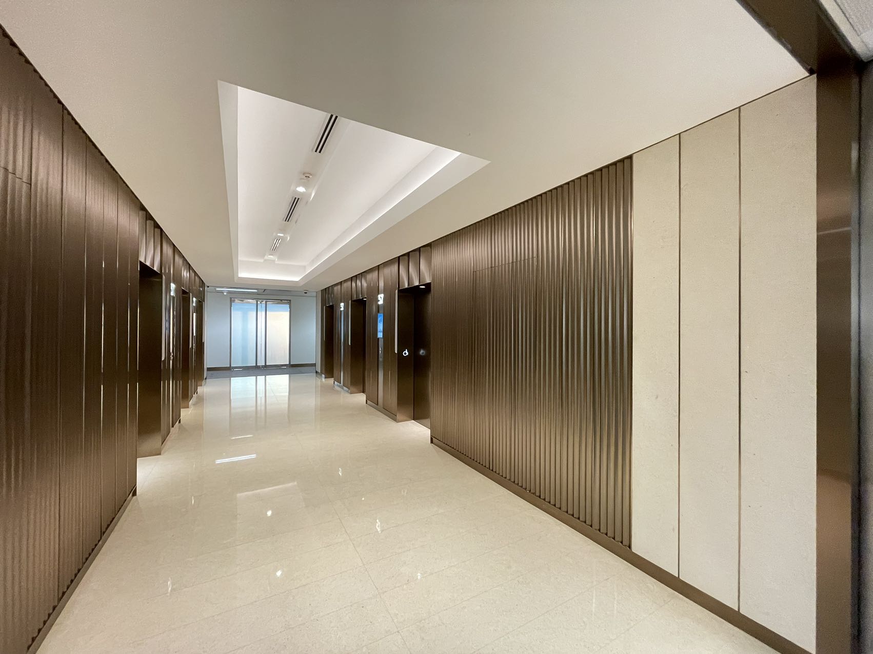 上海恒隆广场电梯厅